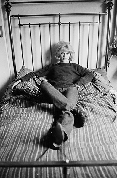 Pauline Boty: Pauline Boty on bed