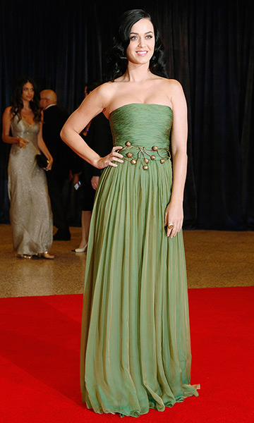 White House dinner: Singer Katy Perry walks on the red carpet 