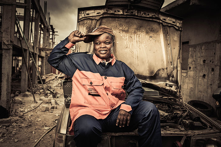 Big Picture - April 6: african woman in garage 