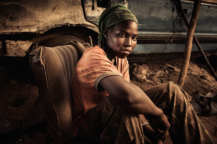 Big Picture - April 6: African woman dressed in pink sitting in garage