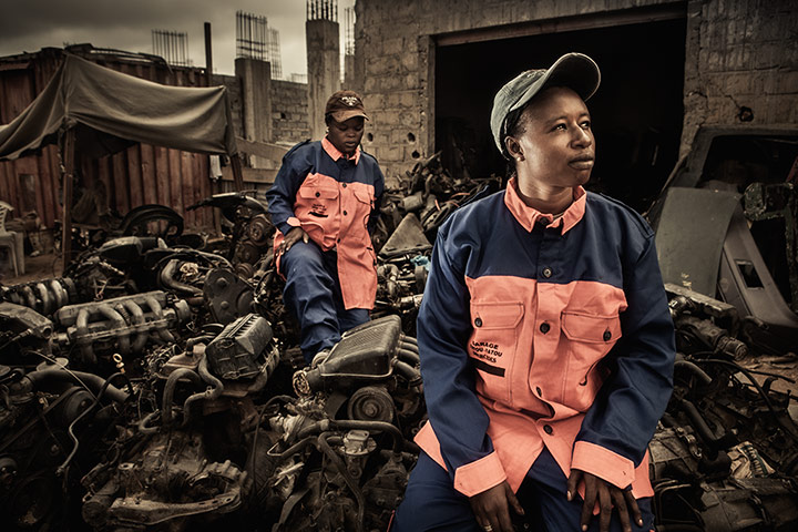Big Picture - April 6: african women dressed in blue and pink sitting in garage
