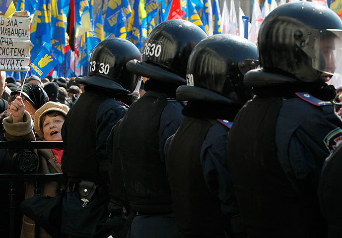 24 hours: Kiev, Ukraine: Riot police stand guard