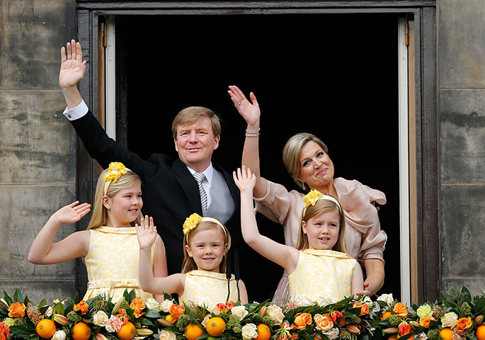 Netherlands inauguration: King Willem-Alexander and Queen Maxima appear on the balcony