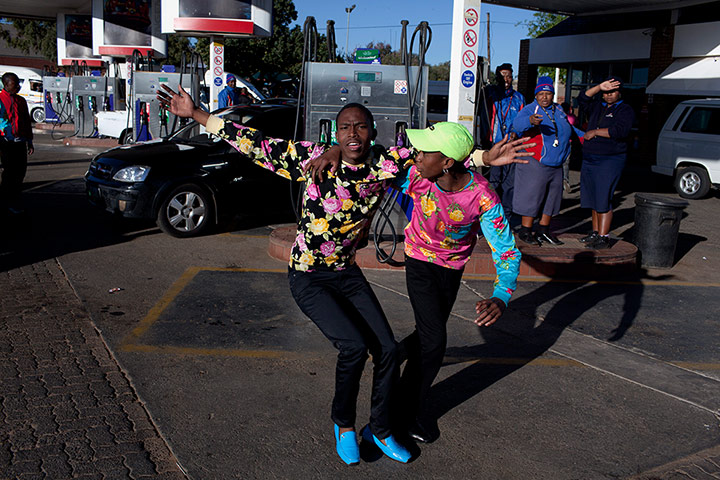 Izikhothane - in pictures: Izikhothane young people in pictures
