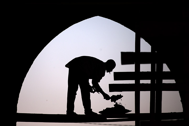 24 hours in pictures: A Malian builder