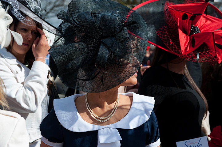 ladies day at aintree: Hats