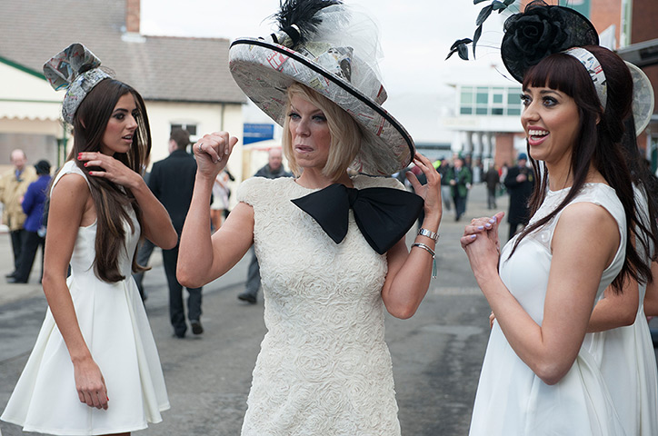 ladies day at aintree: Aintree racing