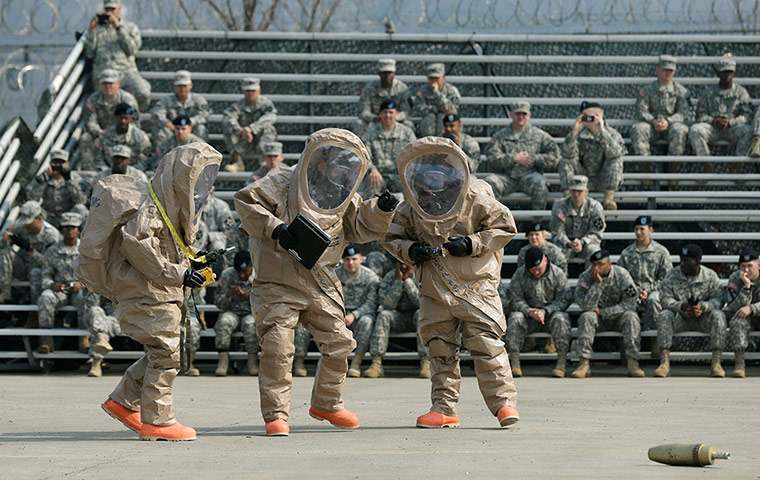 20 Photos: US soldiers wear anti-chemical suits in South Korea