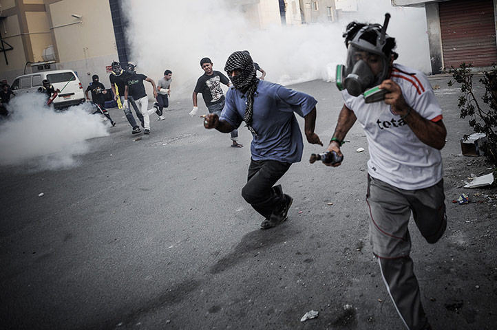 20 Photos: Bahraini protestors run for cover from tear gas