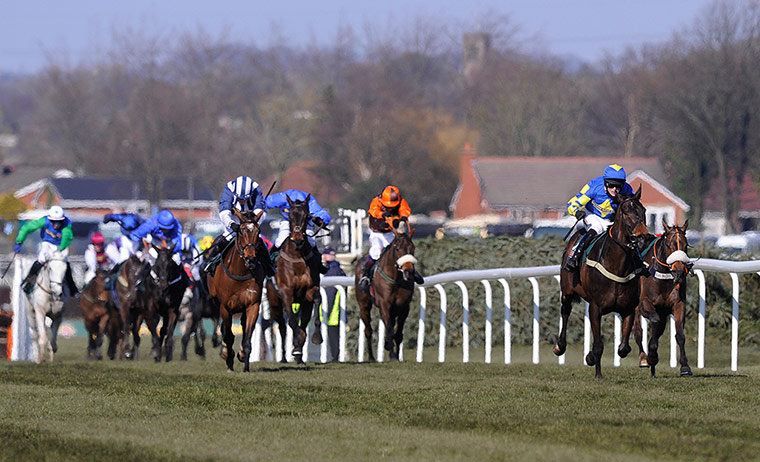 Tom Jenkins Aintree: Ryan Mania on Auroras Encore goes clear 