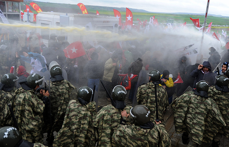 24 hours: Silivri, Turkey: Riot police fire water cannons