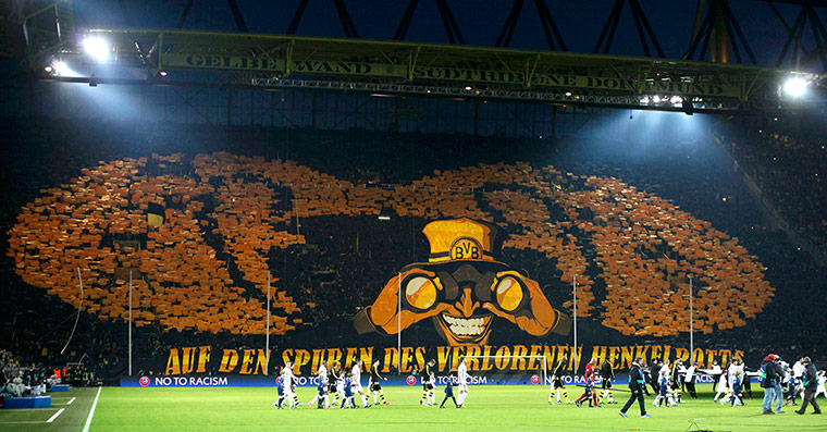 Dortmund v Malaga: Borussia Dortmund fans tifo