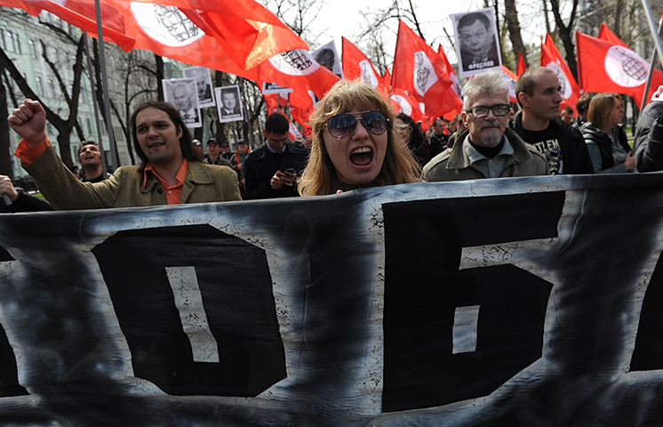 May Day afternoon: Members of leftist opposition groups take part in rally in Moscow