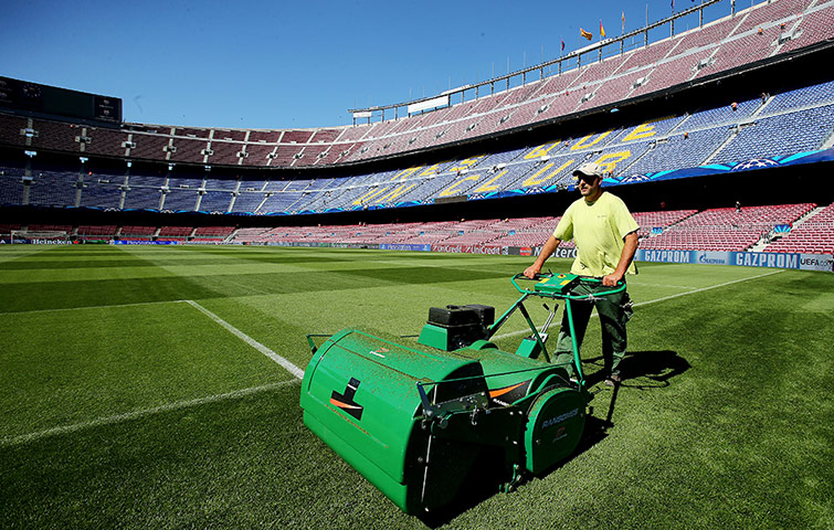 Barca groundstaff: Ground staff at barcelona