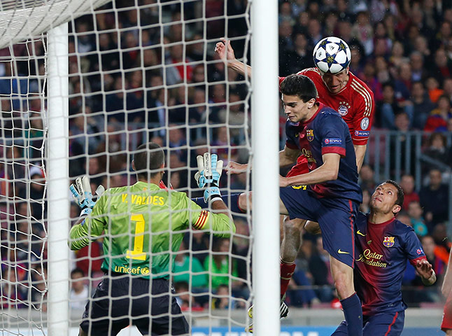 barca v bayern 3: Bayern's Thomas Mueller scores their third