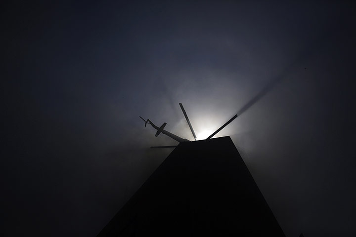 20 Photos: A rescue helicopter saves people from a burning building in Lahore