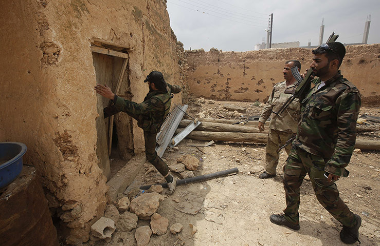 Syrian troops in Homs: Syrian troops retake village in Homs 