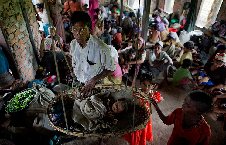 Cyclone Mahasen: Rohingya people take shelter 