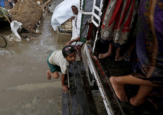 Cyclone Mahasen: Myanmar authorities move refugees to safe places for Cyclone Mahasen