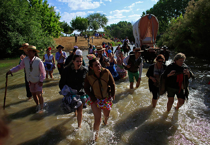 Pilgrims: Pilgrims walk across the Quema river