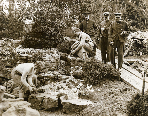 Chelsea Flower centenary : Three Chelsea Pensioners watching proceedings in 1935.