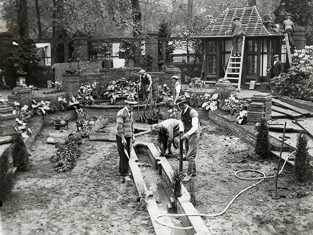 Chelsea Flower centenary : Preparing model garden 1931