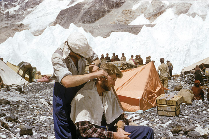 Everest: : Charles Evans cuts George Lowe's hair