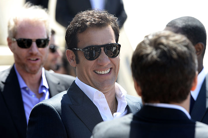 Cannes photocalls: Clive Owen greets director Guillaume Caneta at the photocall for Blood Ties