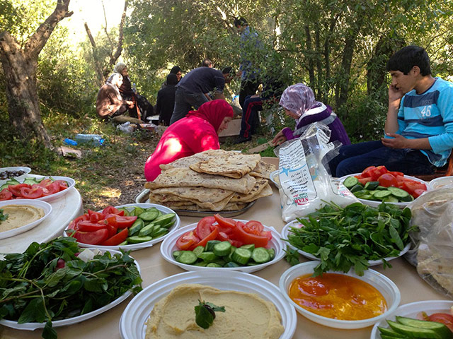 Syria refugees: a Syrian refugee lunch