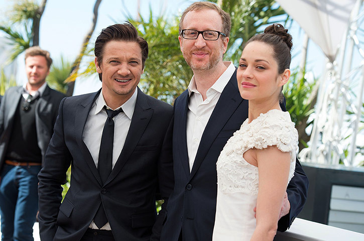 Cannes photocalls: Jeremy Renner, director James Gray and Marion Cotillard at The Immigrant ph