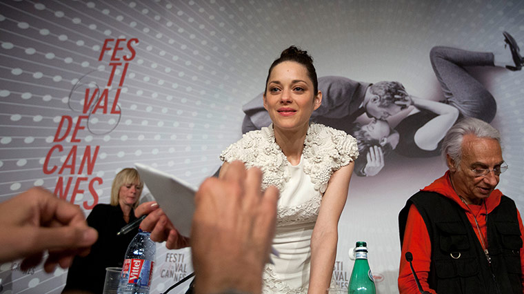 Cannes photocalls: Marion Cotillard signs autographs at the press conference for The Immigrant