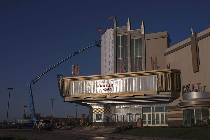 20 Photos: Workers repair a theatre in the Oklahoma suburb of Moore after the tornado