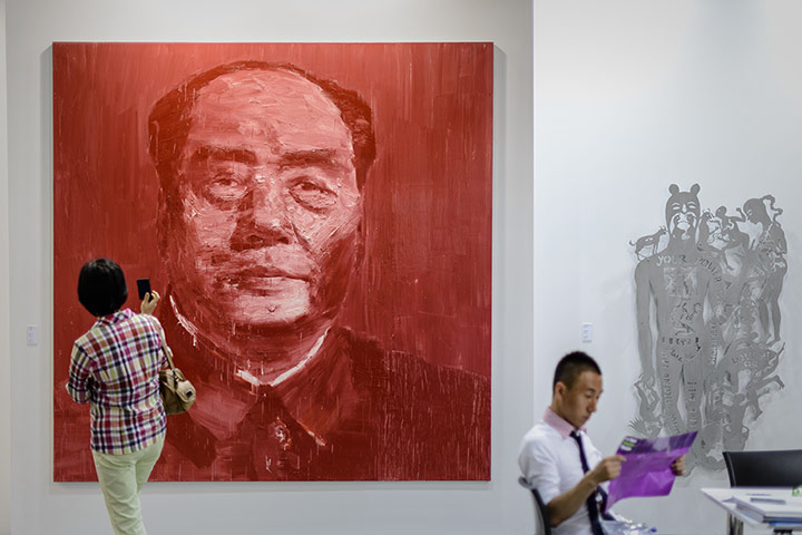 Art Basel: 'Portrait Officiel Rouge' by Yan Pei-Ming 