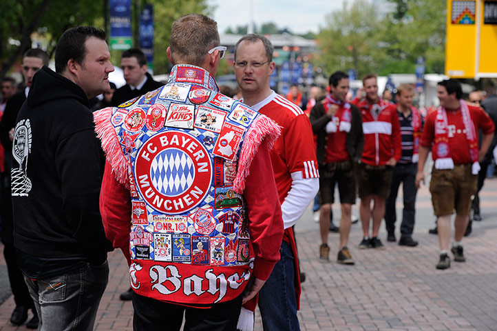 TJ CLF 2: Bayern fan