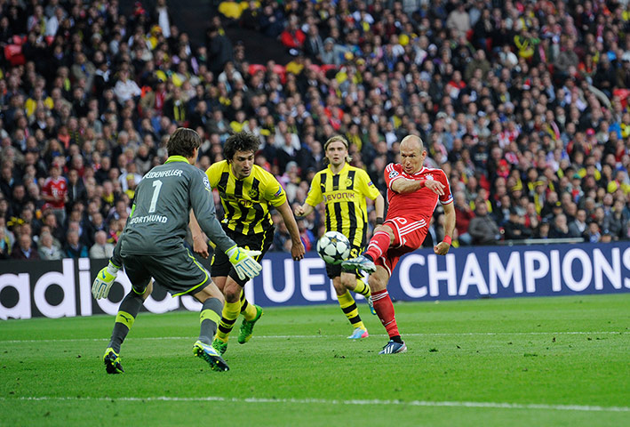 TJ CLF 4: Robben shoots