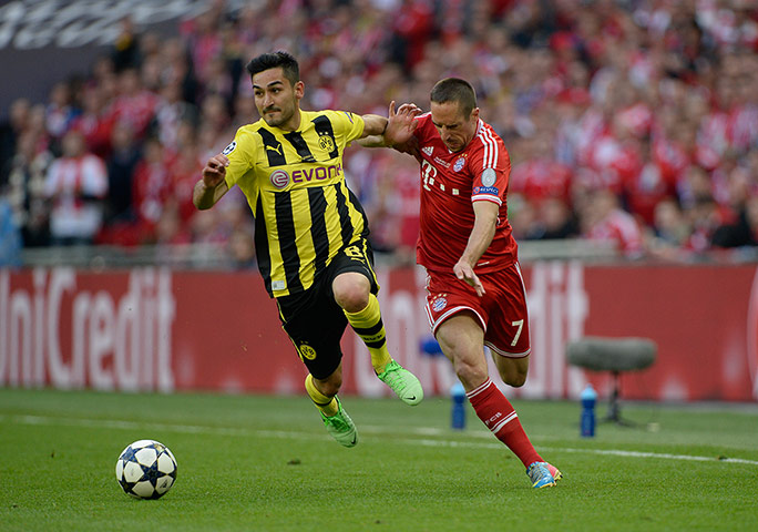 TJ CLF 4: Dortmund's Ilkay Gundogan skips past Munich's Franck Ribery