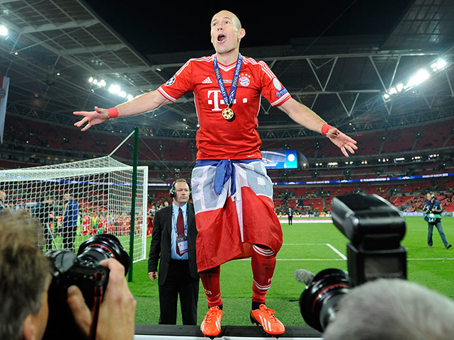 TJ CLF 4: Robben says thank you to the Bayern fans