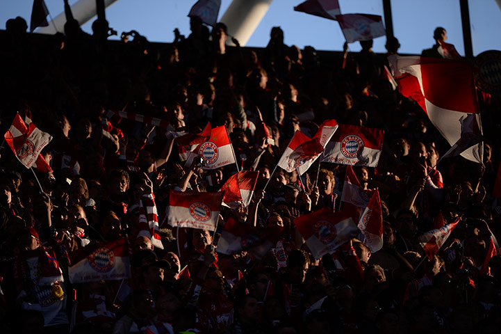 TJ CLF 5: Bayern fans 