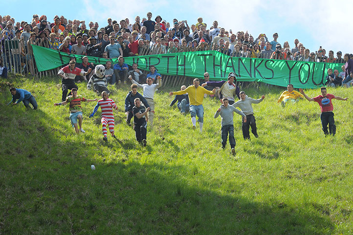 Cheese rolling race: Cheese rolling race in pictures
