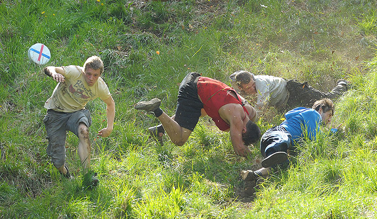 Cheese rolling race: Cheese rolling race in pictures