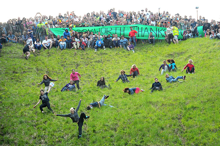 Cheese rolling race: Cheese rolling race in pictures