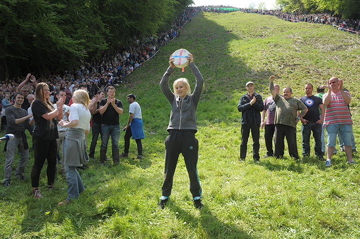 Cheese rolling race: Cheese rolling race in pictures