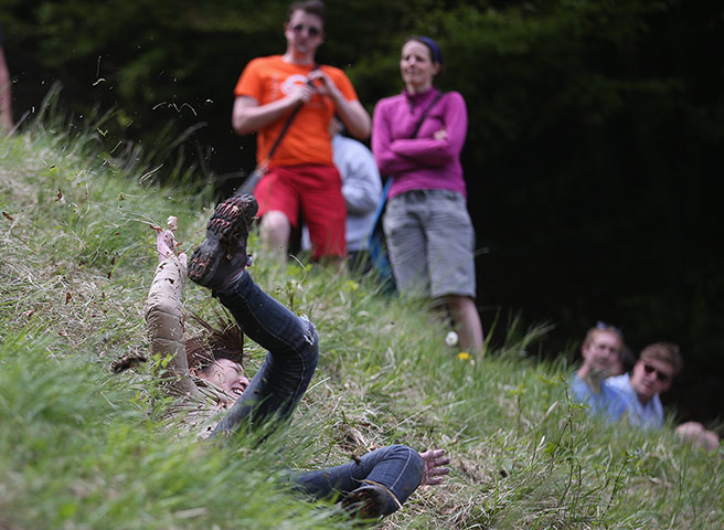 Cheese rolling race: Cheese rolling race in pictures