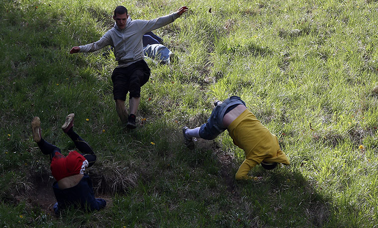 Cheese rolling race: Cheese rolling race in pictures