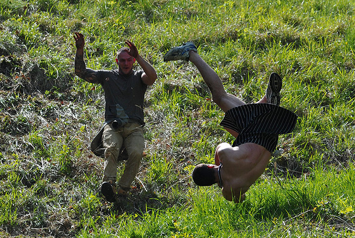 Cheese rolling race: Cheese rolling race in pictures