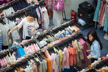 Women shop for discounted fashion at a retail center, in Beijing, China, 29 May 2013. As China's leaders attempt to rebalance the economy, raising individual consumption is seen as one of the main goals.