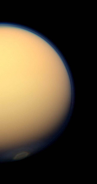 A month in Space: An ice cloud taking shape over Titan's south pole