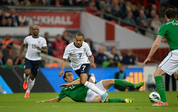 TJ 3: Stephen Kelly slides in to dispossess Theo Walcott