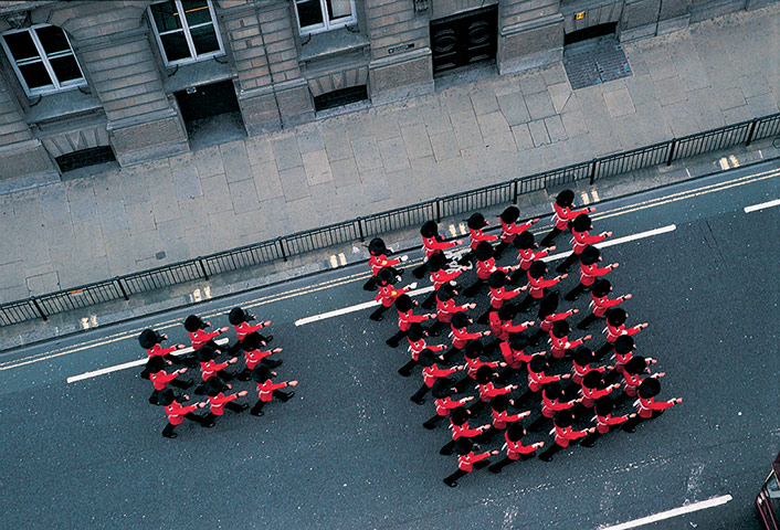 Exhibitionist 01/06: Walk On