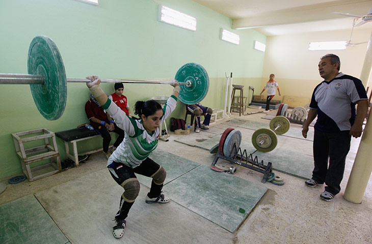 best of the week : An Iraqi weightlifter lifts a loaded barbell 